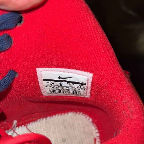 Use Nikes - Picture 3 of 3